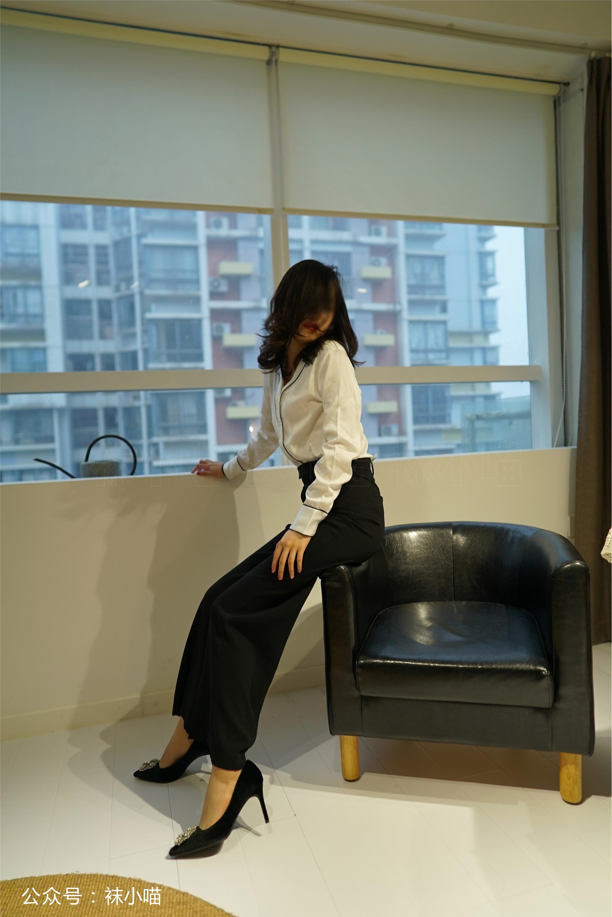 KittyWawa袜小喵  KT136《L总监的裤里丝》